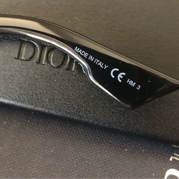 NEW IN BOX Dior DDiorF sunglasses in black colour with gold CD letters - Picture 10 of 12
